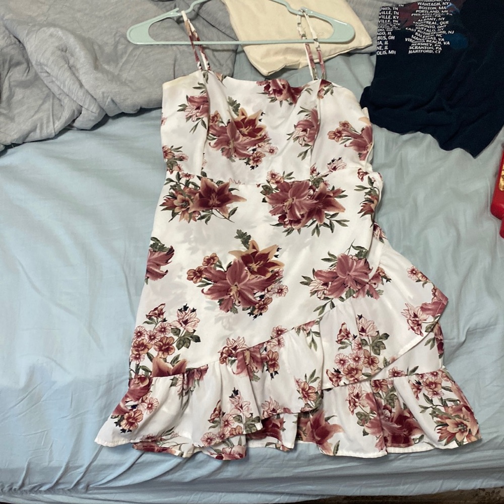 Short dress, white with pink flowers